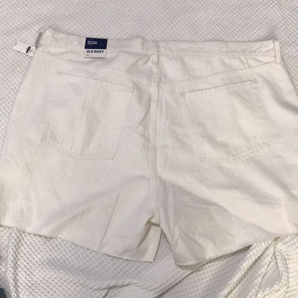 NWT- Old Navy- 26 & 28+. Slouchy Straight Short - Picture 2 of 8